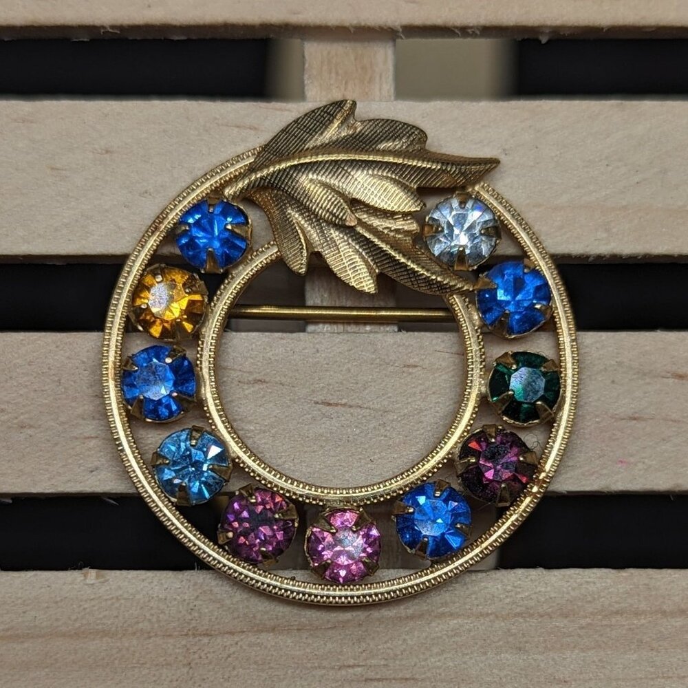Vtg Signed SD 1/20 Gold Filled Circle Leaf Brooch Pin Multicolor Rhinestone 1.25